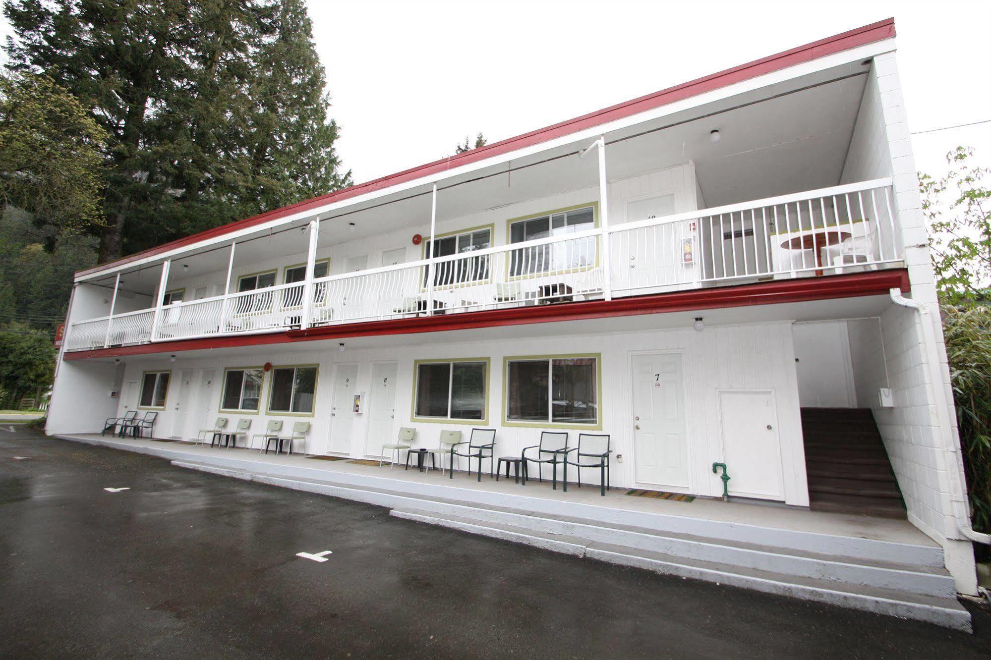 Harrison Spa Motel Harrison Hot Springs Exterior photo